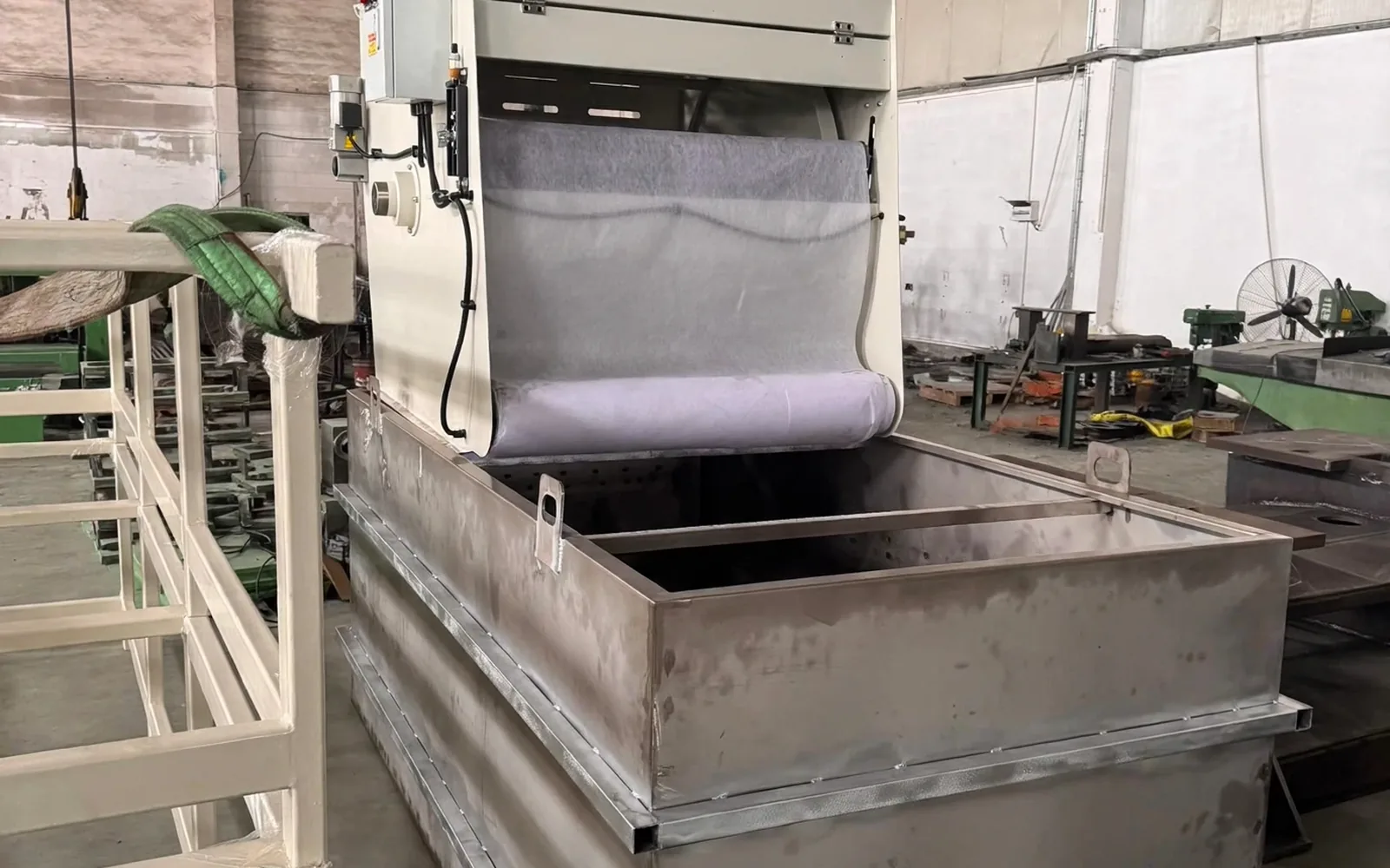 Filtration unit of a polishing line
