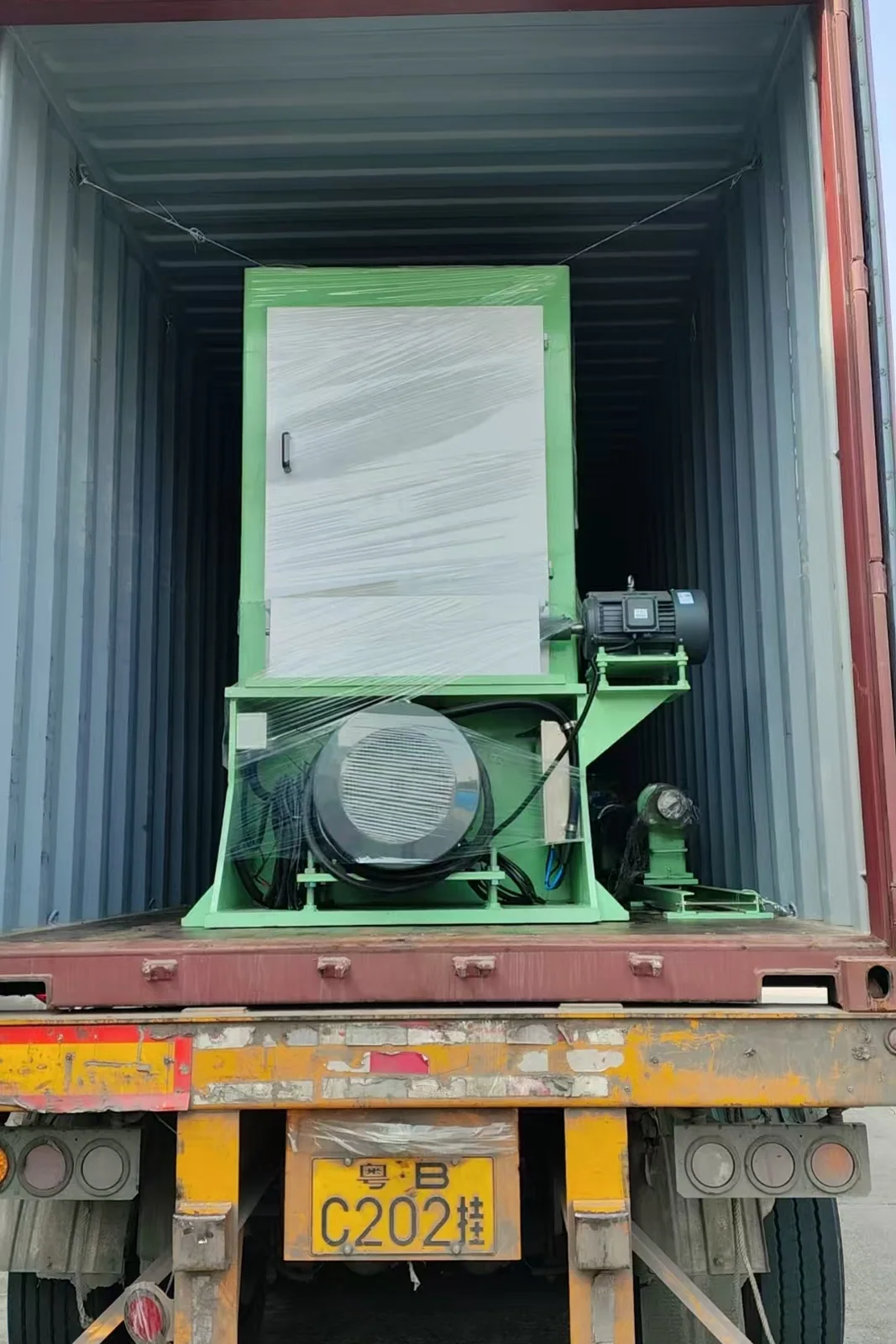 Drive and motor section of the polishing line inside the container